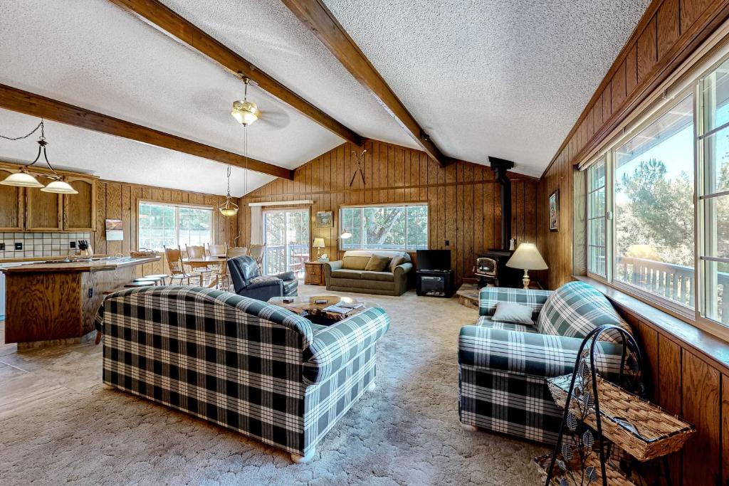 It's Cabin Time photo 3