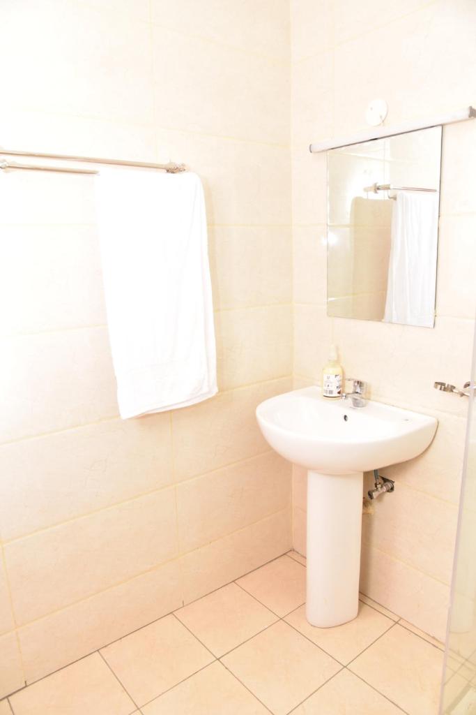 Karen View Palace Apartments photo 3