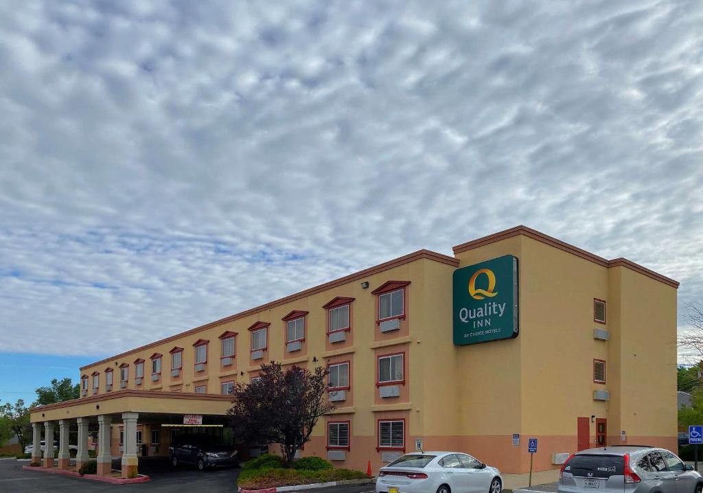 Quality Inn Albuquerque East I-40 Juan Tabo Exit image
