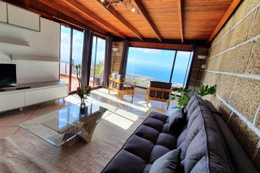 Impeccable 2-Bed House in Guia de Isora photo 2