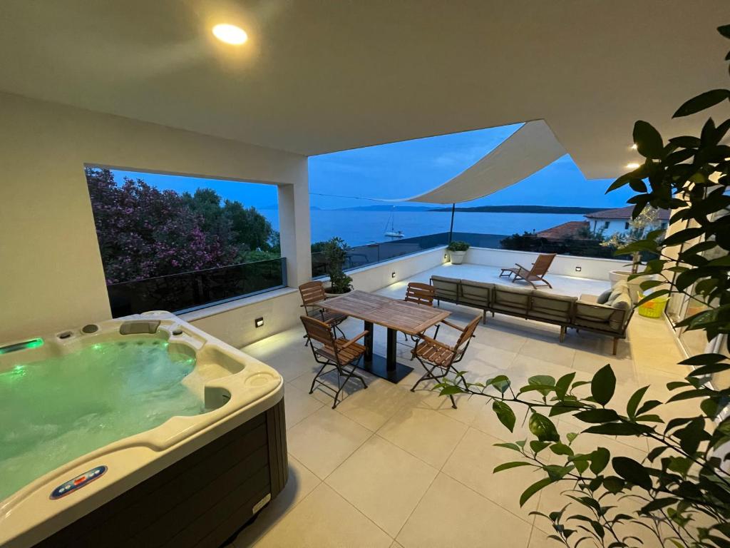 Exclusive 2 Bedroom Seafront Suite with jacuzzi photo 1