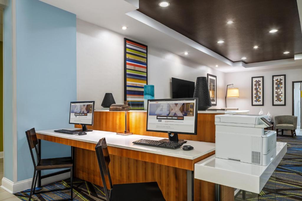 Holiday Inn Express & Suites Florence, an IHG Hotel photo 1