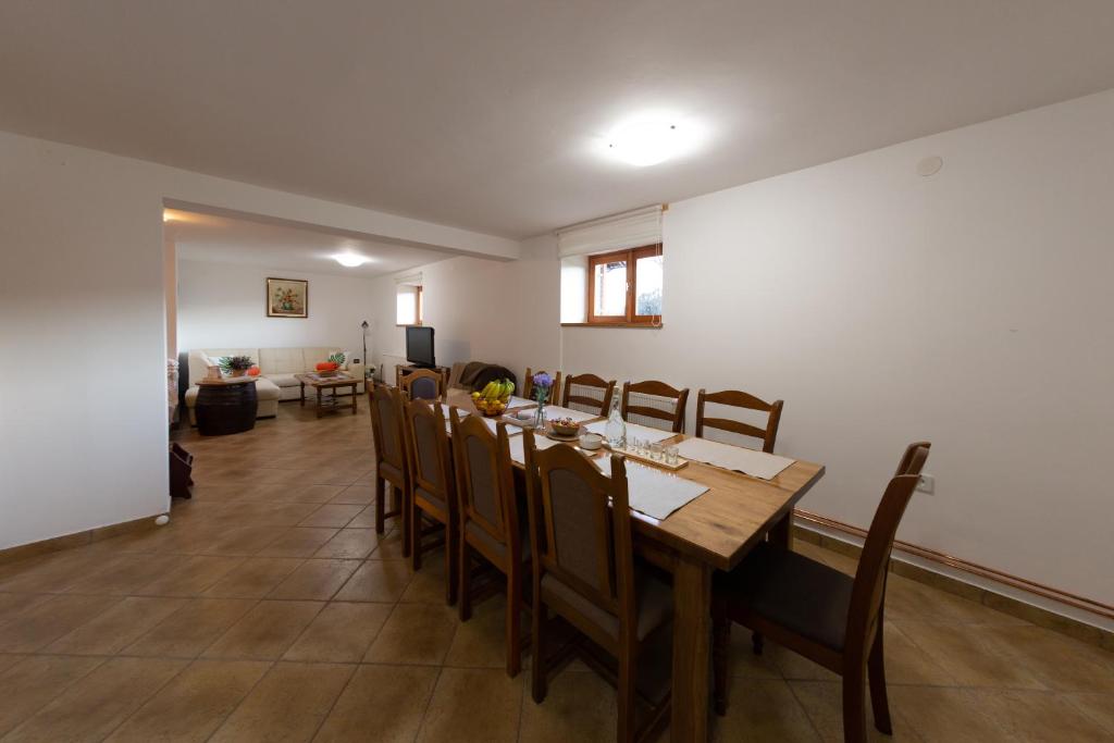 House Mate photo 4