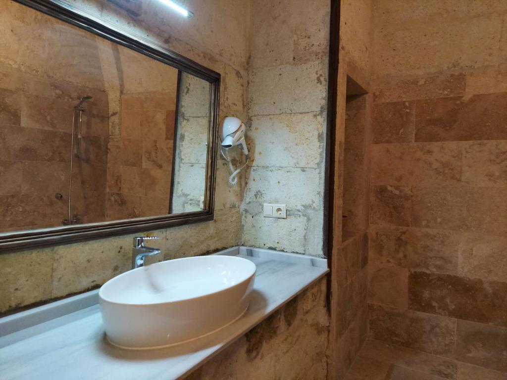 Armesos Cave Hotel - Tap to explore photos