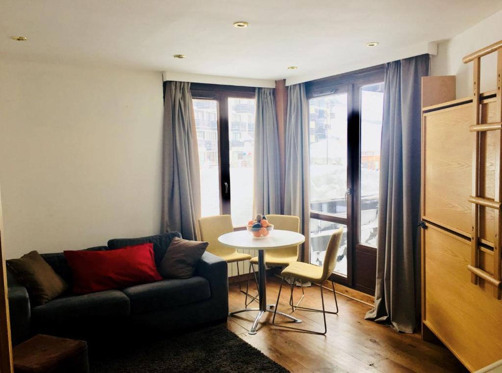 Studio 4pax Val Claret centre, skis aux pieds photo 2