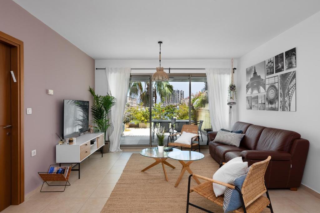 Water Front Blue Lguna Garden Apartment 2bd