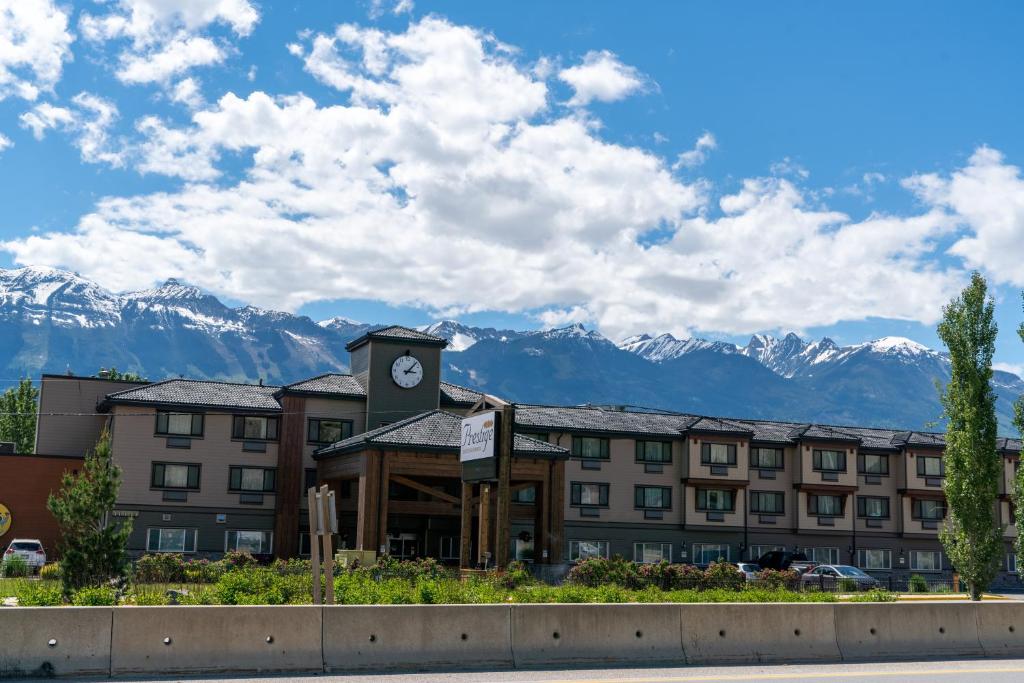 Prestige Inn Golden photo 1