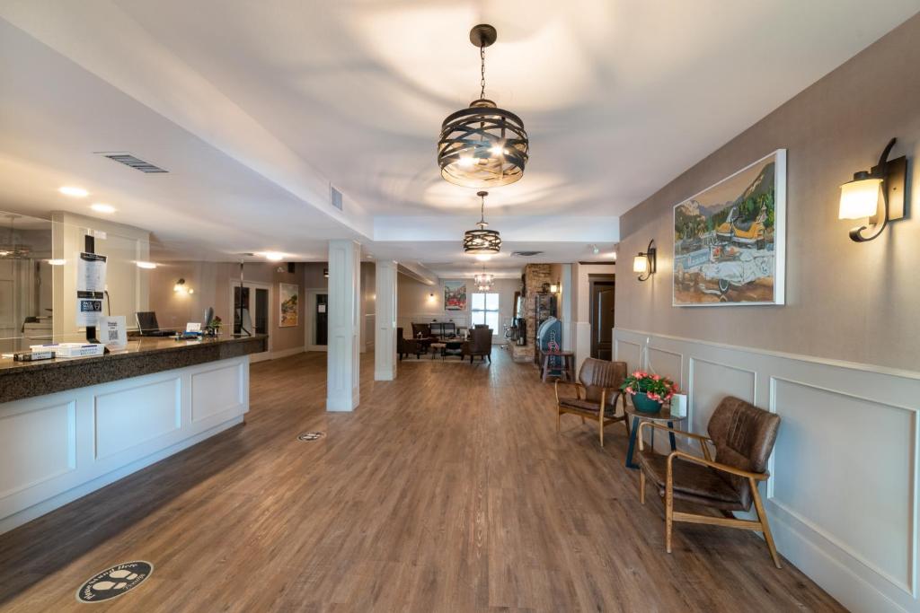 Prestige Inn Golden photo 4