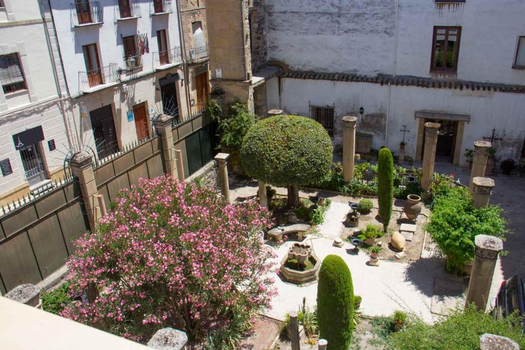 Apartamentos Tres Llaves Palacio de Vela de los Cobos photo 2