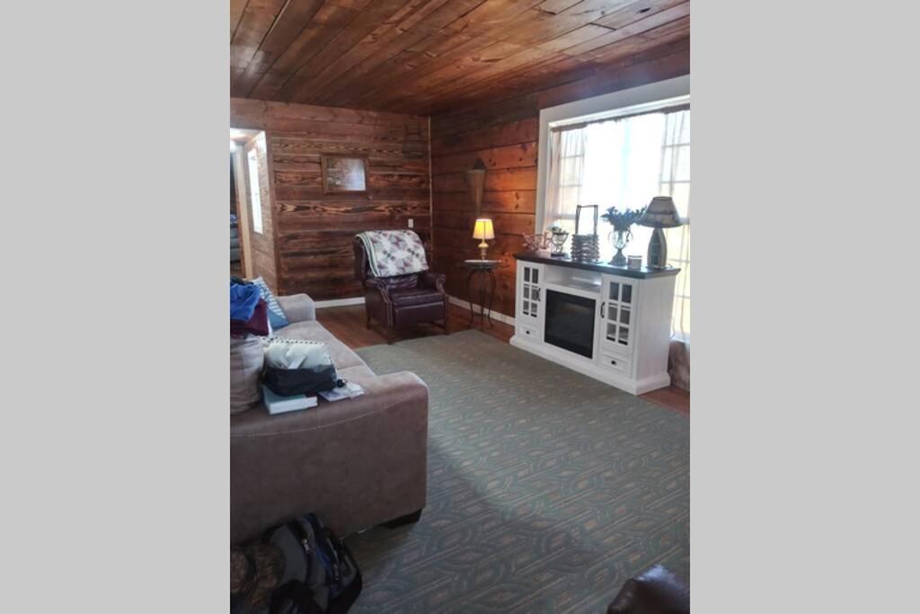 Hoot Nanny's Rustic Cabin on Mossy Creek photo 4