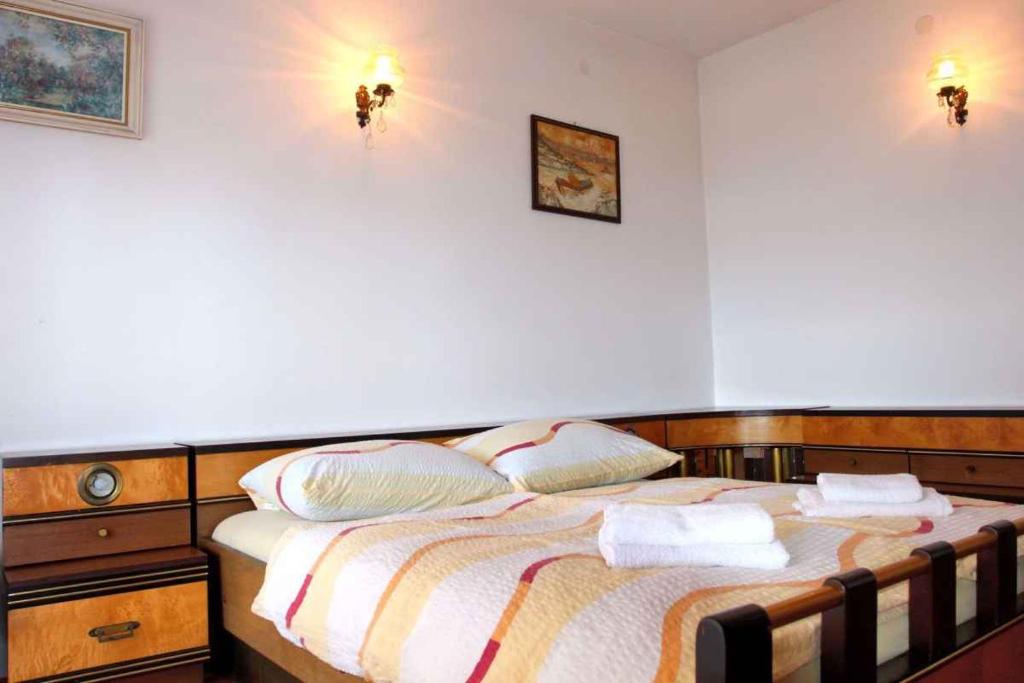 Three-Bedroom Apartment in Novi Vinodolski I photo 3