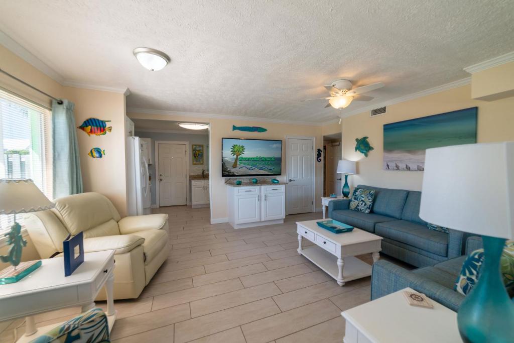 Emerald Beach Cottage image