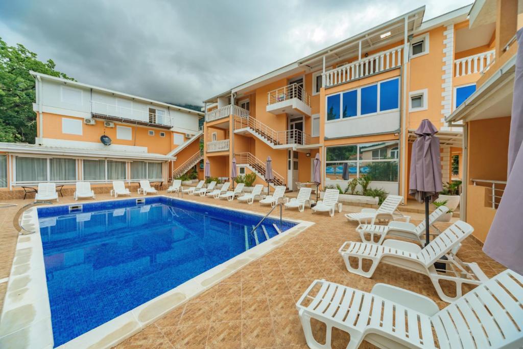 Апартаменты (Апартаменты с видом на горы), Vila Smilja with Pool