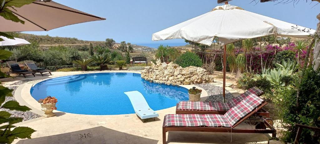 Dar Ta' Xmun - idyllic farmhouse with pool, garden, seaview & sunset photo 1