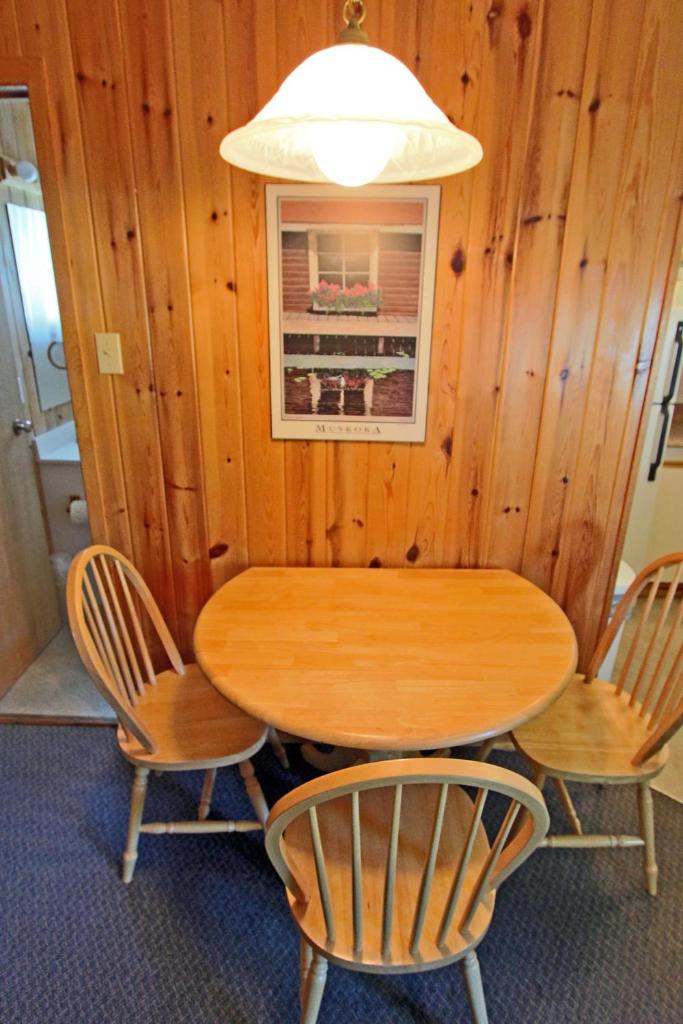 Colonial Bay Motel and Cottages photo 4