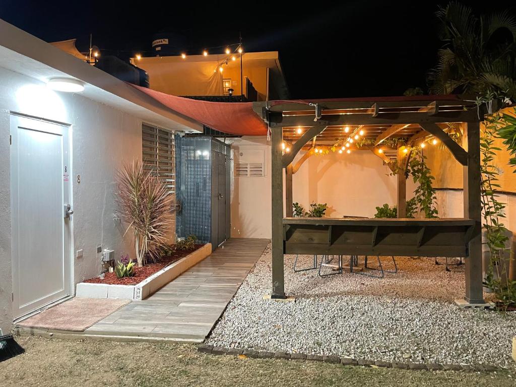Nice apt with patio & Laundry. Pet friendly photo 3