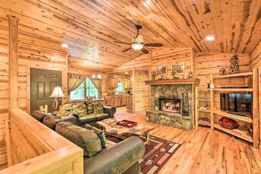 The Apple Dumpling Cabin Pool Table, Grill photo 4