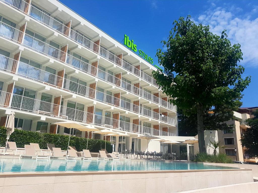 ibis Styles Golden Sands Roomer Hotel photo 4