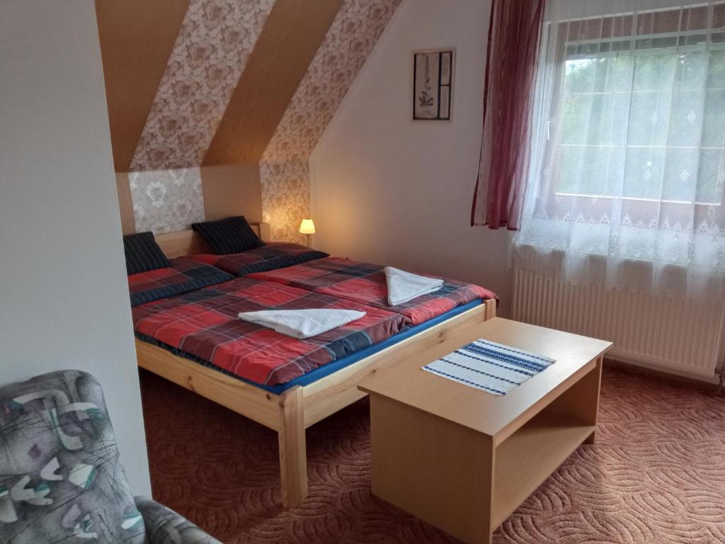 Апартаменты (Апартаменты с балконом 6), Holiday Apartmanház with garden
