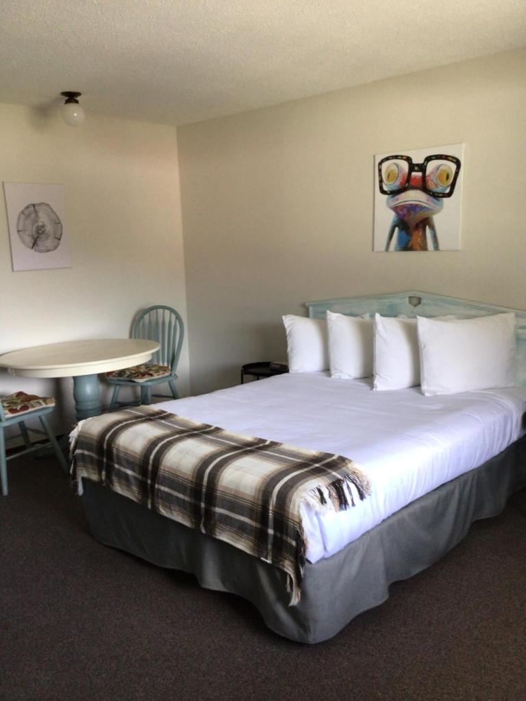 Christina Lake Motel and RV Park photo 3