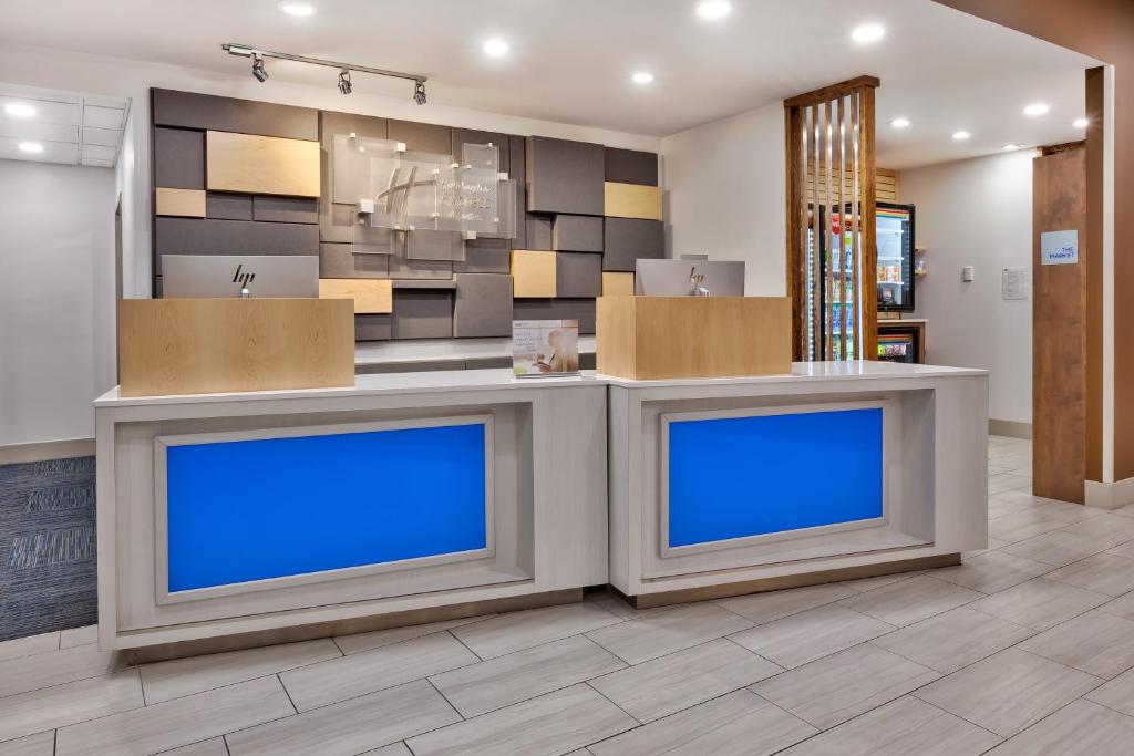 Holiday Inn Express & Suites - Milan - Sandusky Area, an IHG Hotel photo 2