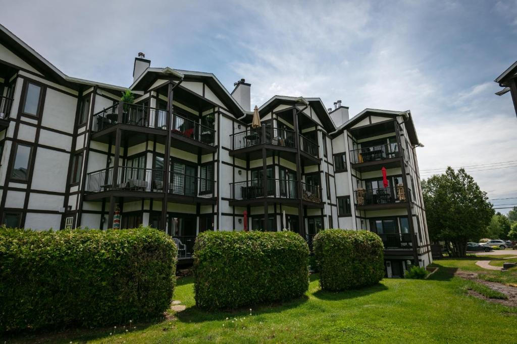 Escapade Pinoteau Tremblant Getaway photo 1