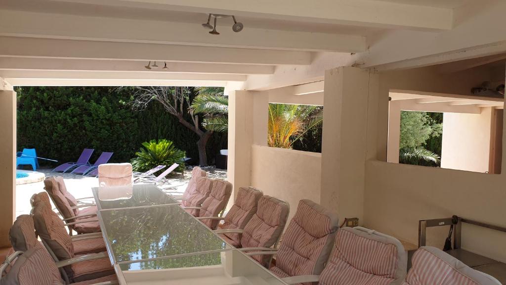 Near the beach, 8 bedrooms, sleeps 22, Jacuzzi, Full AC, BBQ, 2 kitchens, 2 dishwashers, fast internet, ping pong, cars not necessary photo 2