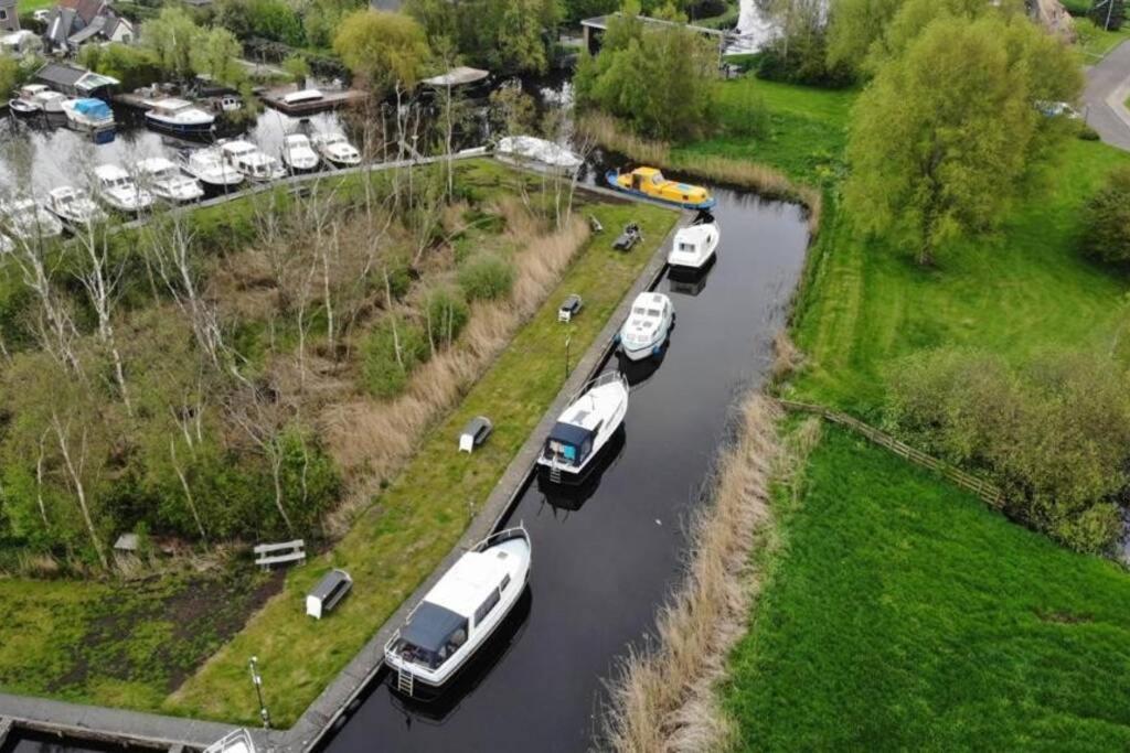 Boat Allemansfreon - kamperen op het water - niet om mee te varen - read host profile-lees hostprofiel photo 4