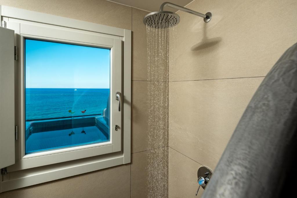 Neoma Luxury Suites photo 3