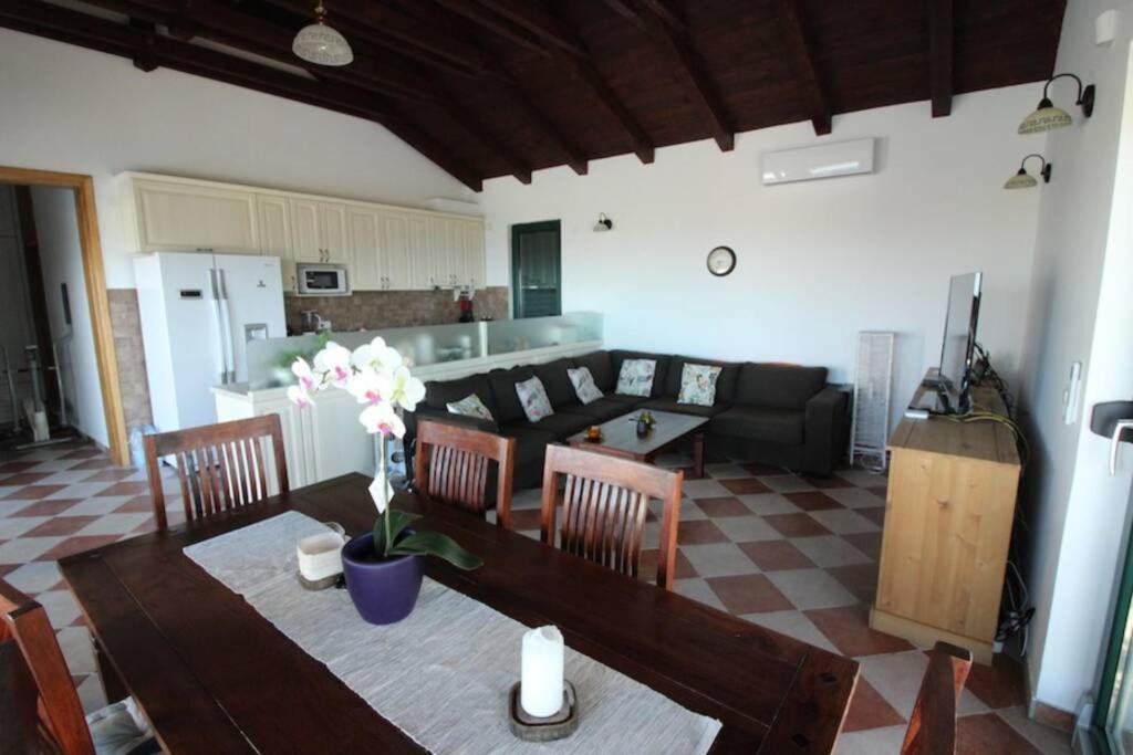 VILA SELLISTA WITH POOL and SPECTACULAR SEAVEIW photo 3