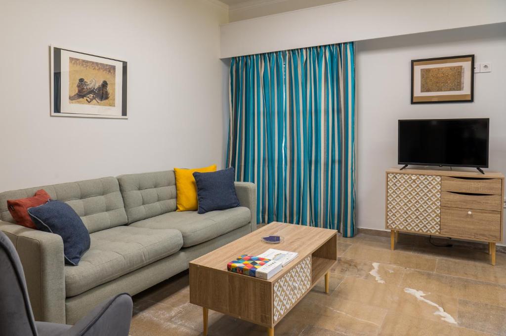CHROMA Lodge Rafina - Tap to explore photos