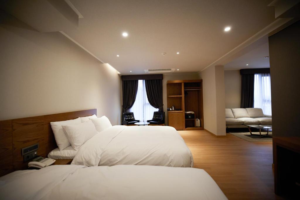 Hotel The Star photo 2
