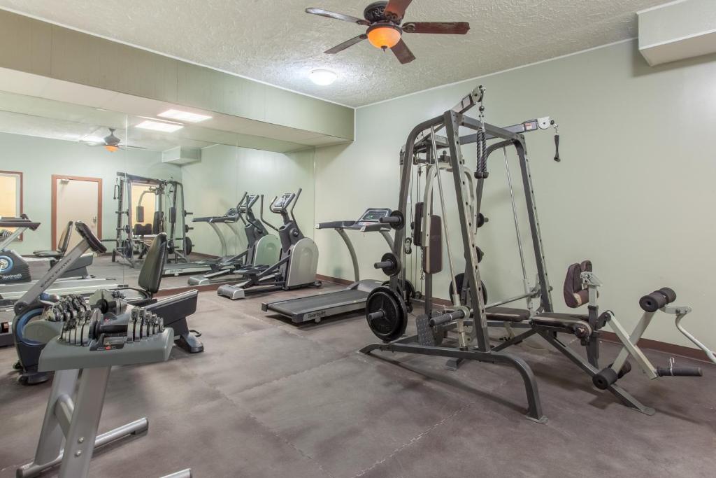 Econolodge Inn and Suites photo 2