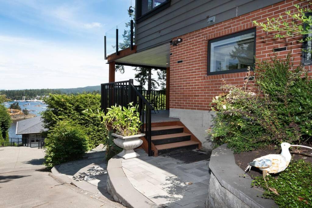 Sea-esta Suite with Ocean Views in Brentwood Bay photo 1