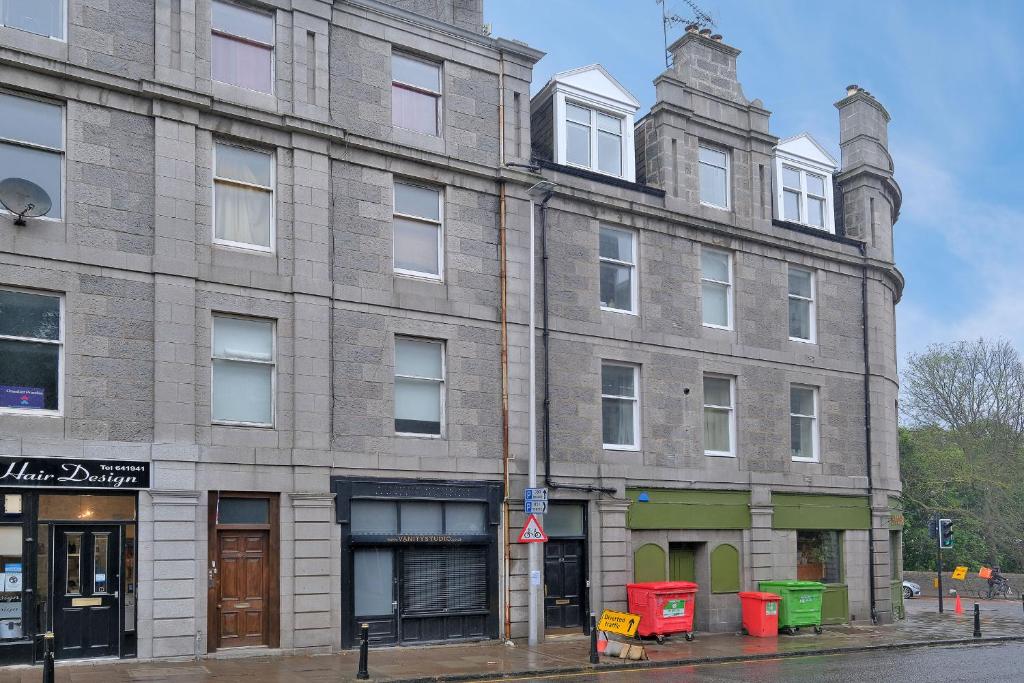 Central Aberdeen Apartment photo 1