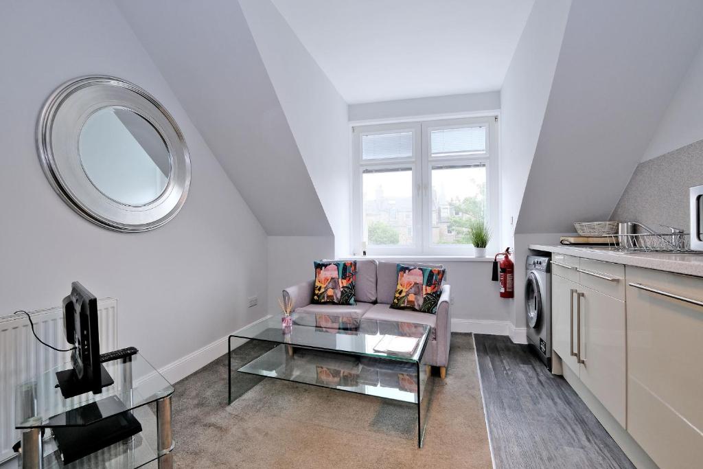 Central Aberdeen Apartment