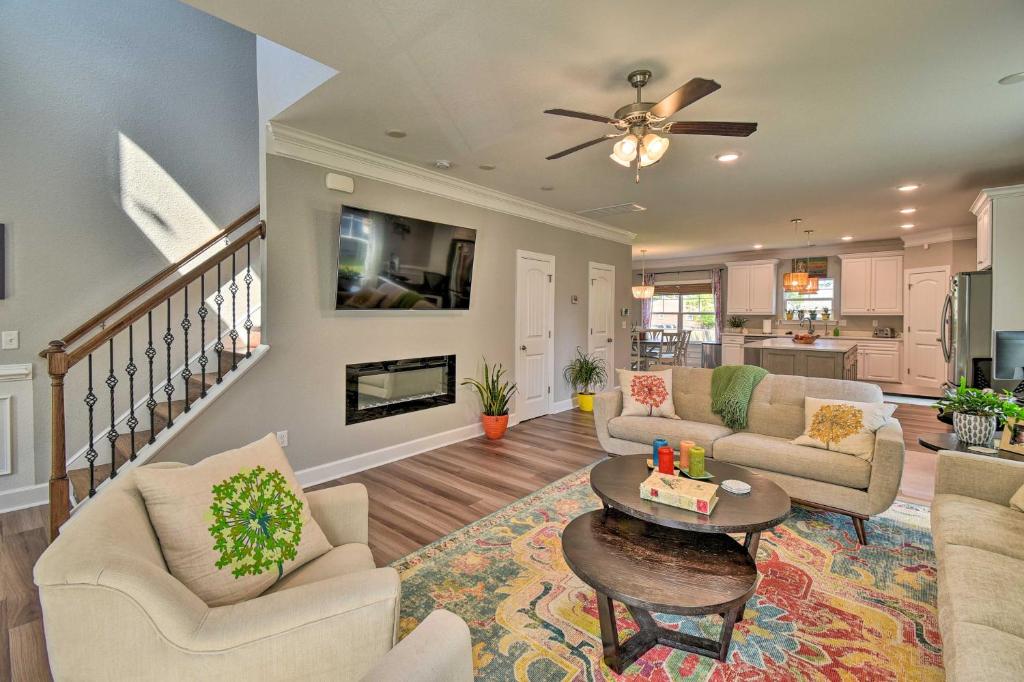 Vivid Home with Porch Walk to Ocean View Beach! photo 3