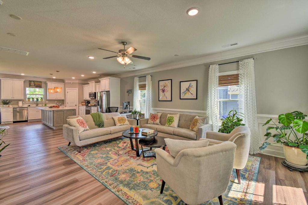 Vivid Home with Porch Walk to Ocean View Beach! photo 4