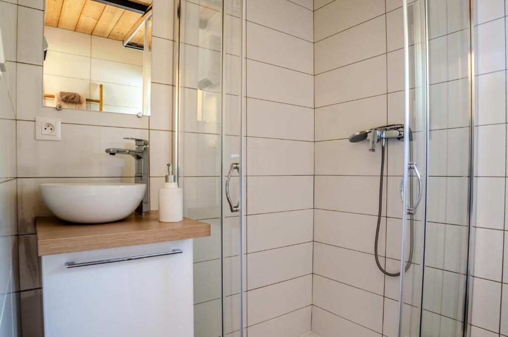 Les Petits Ecrins - Chalets avec spas privatifs photo 4
