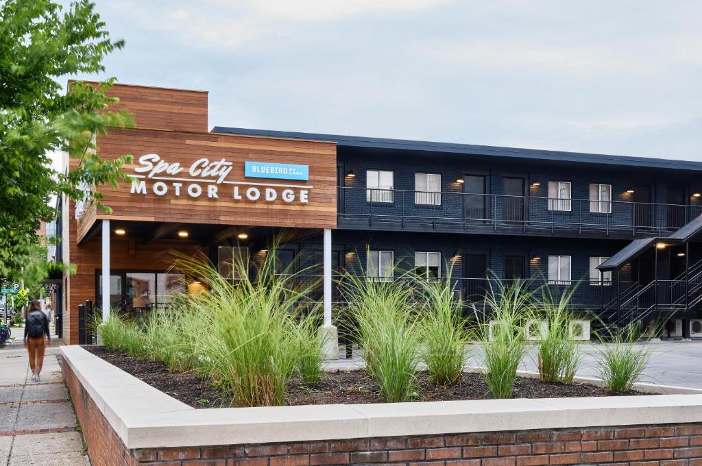 Bluebird Spa City Motor Lodge image