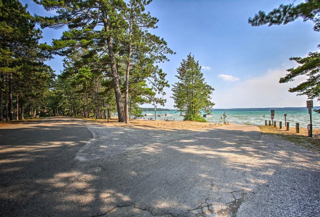 Higgins Lake Getaway with Fire Pit, Walk to Beach! photo 1