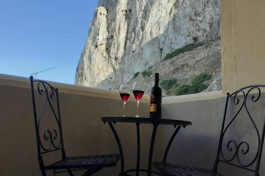 Bright and central 2 bedroom flat in Gibraltar