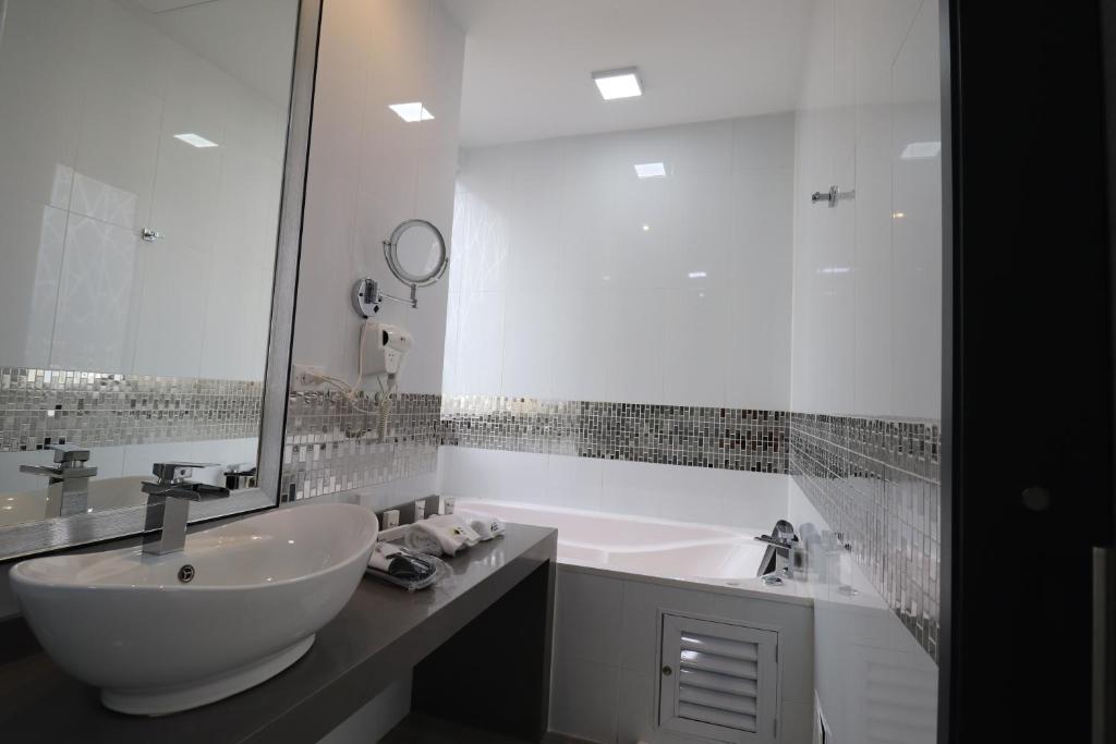 Luma Plaza Hotel photo 4