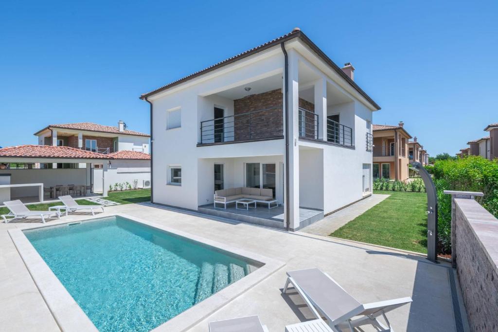 Villa Sunsea with heated pool photo 1