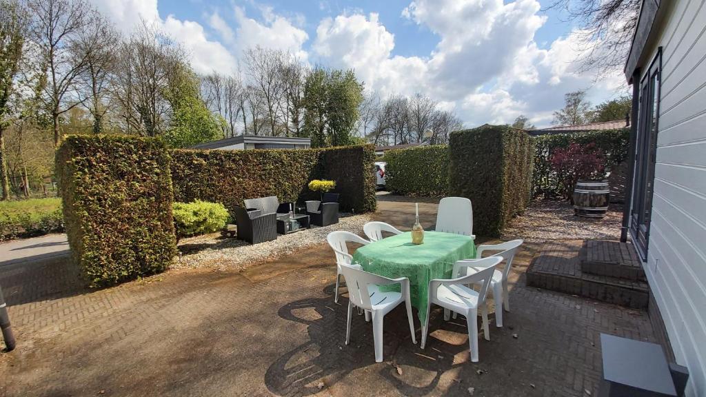 Cosy Garden familie chalet tot 4 personen op de Veluwe Bungalowpark De Kern - All inclusive photo 1