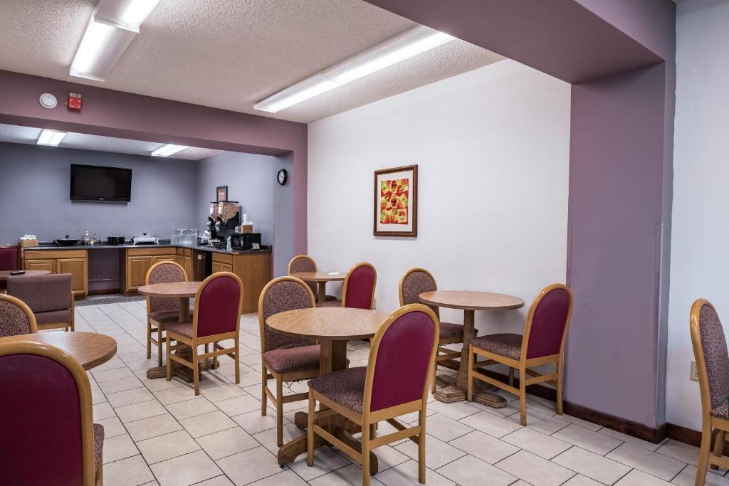 OYO Hotel Windmill Branson image