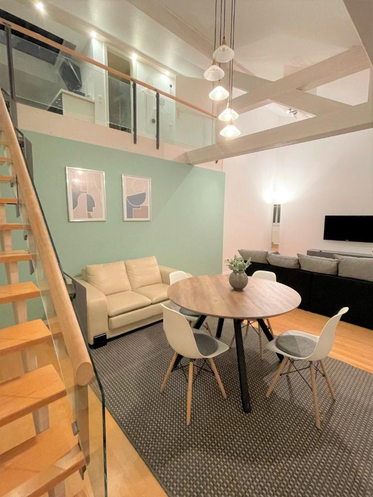 Charming Central Apartments photo 3