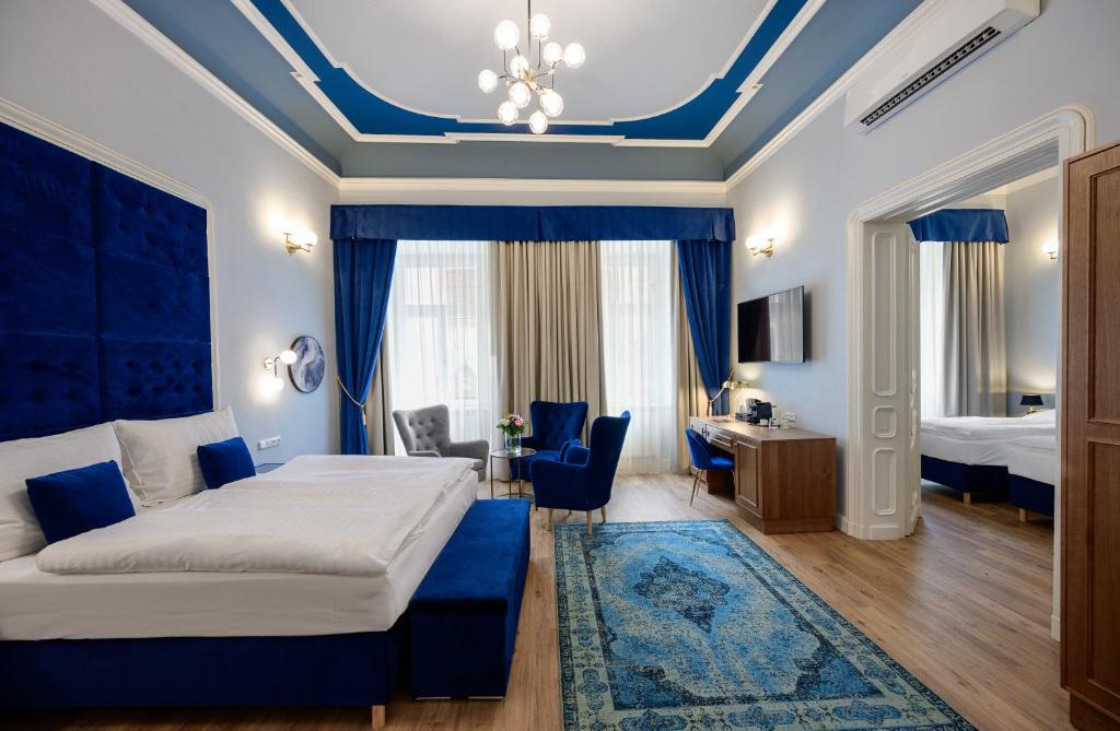 Семейный (Семейный люкс с видом на улицу), Отель Garden Court