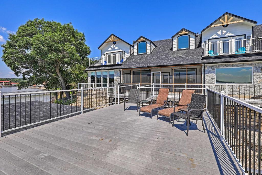 Lavish Lake House, Near Vineyards and Marinas! photo 1