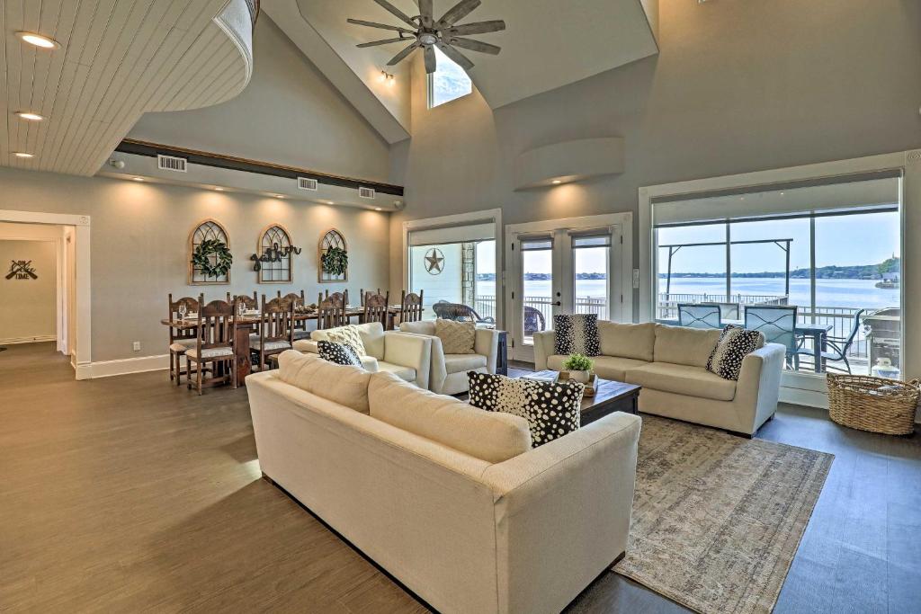 Lavish Lake House, Near Vineyards and Marinas! photo 3